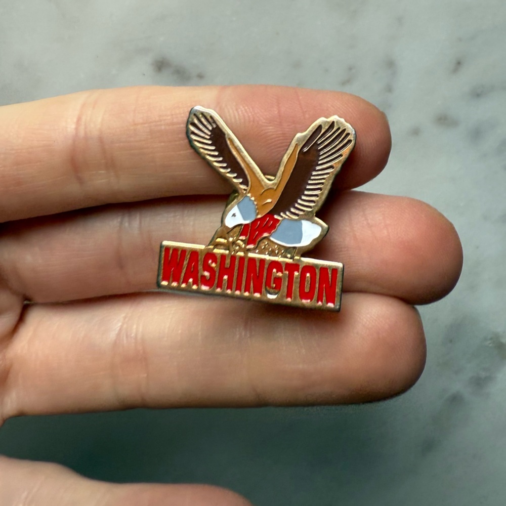 Vintage 1970s ref blue Washington state  Eagle bird enamel Pin brooch